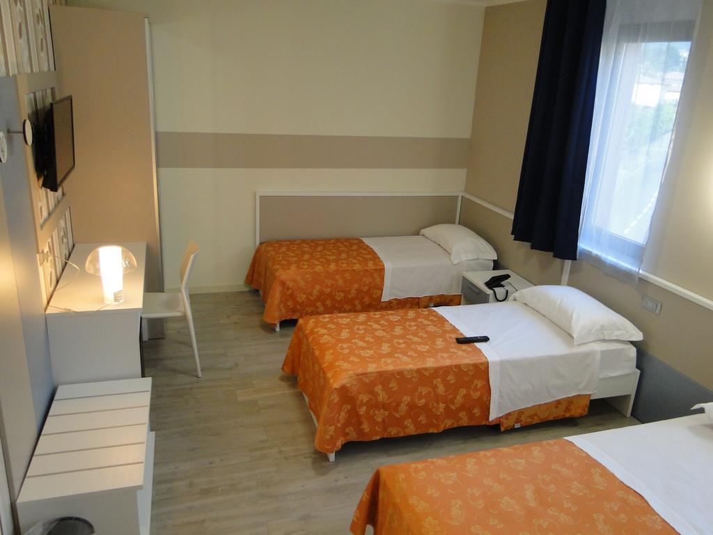Hotel Moderno Grumello del Monte Bilik gambar