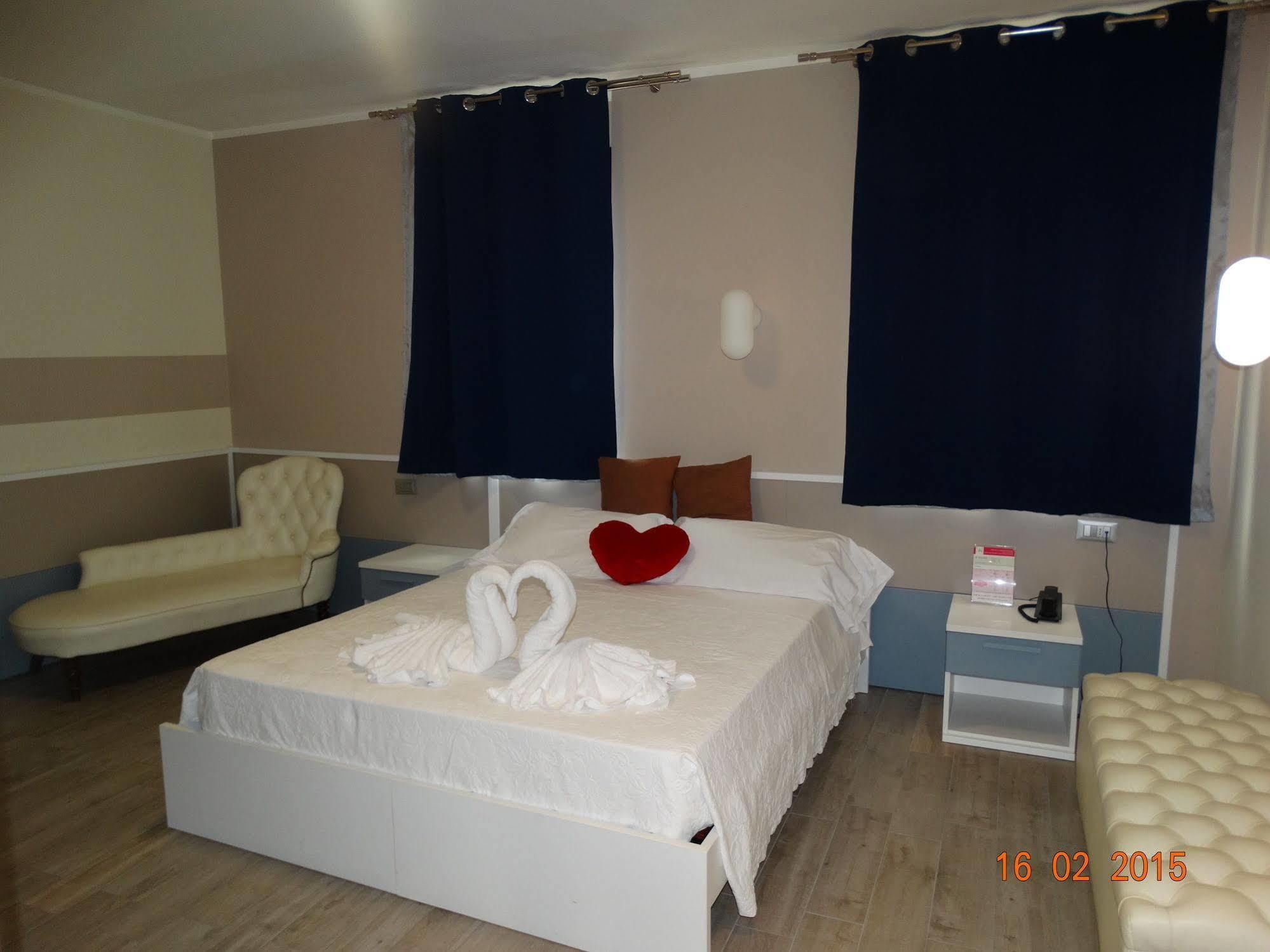 Hotel Moderno Grumello del Monte Luaran gambar