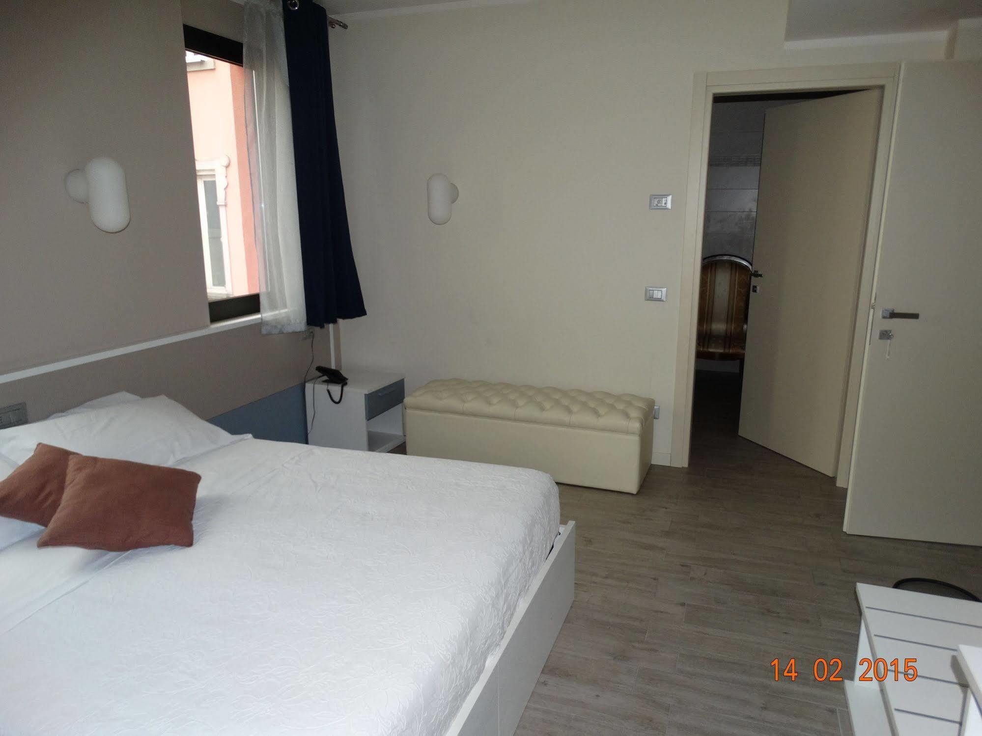 Hotel Moderno Grumello del Monte Luaran gambar